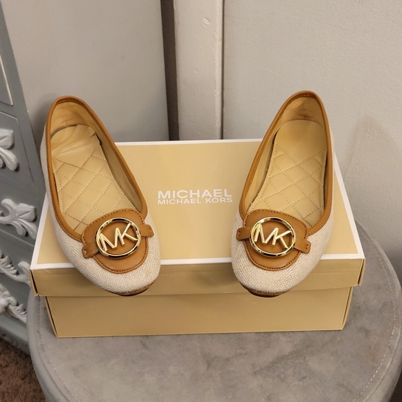 Michael Kors loafers two tone brown tan gold large emblem size 6 - Picture 4 of 14
